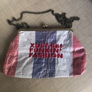 Purse like new. Can be used as clutch or hanging